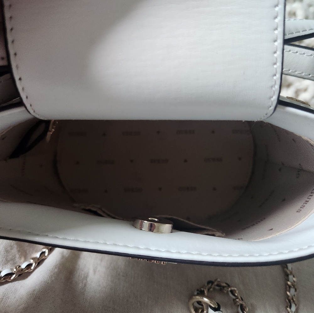 NWOT GUESS ATALIA RAFFIA CROSSBODY BUCKET. Flawed See Below - Picture 6 of 11